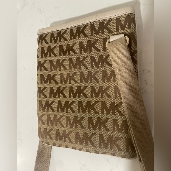 MICHAEL KORS Crossbody Purse - Picture 2 of 8